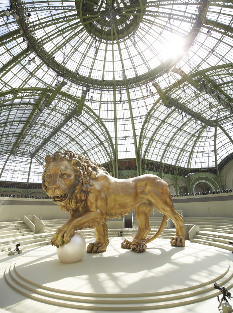 09_CHANEL_COLLECTION_HC_AH_2010_11_LE_LION_OLIVIER_SAILLANT_LD