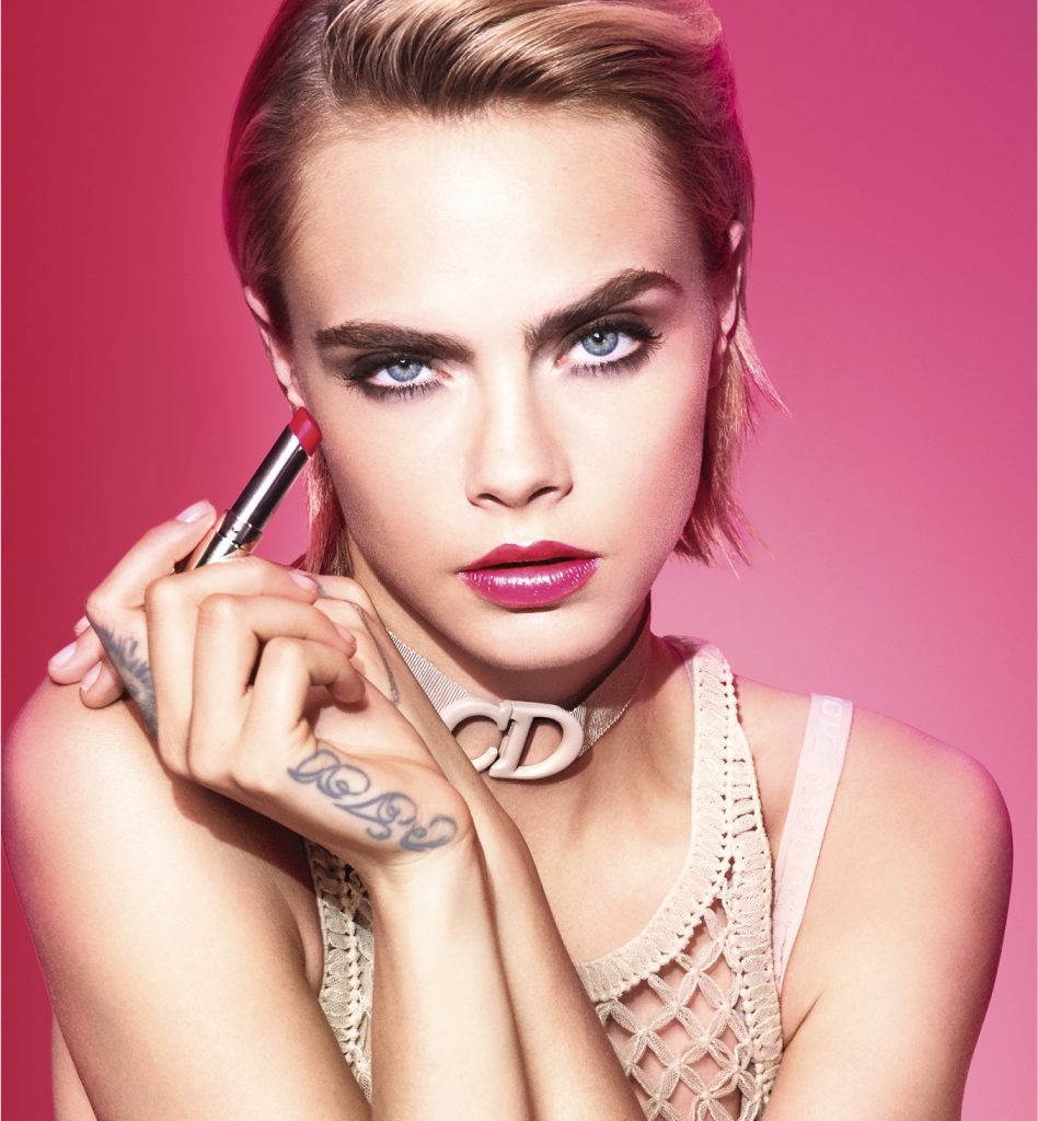 Η Cara Delevingne στα ροζ για το Dior Addict Stellar Shine! (Video