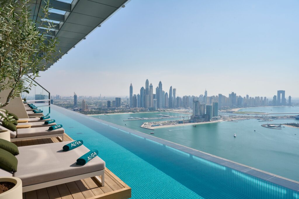 AURA SkyPool Lounge - Dive right into the blue!